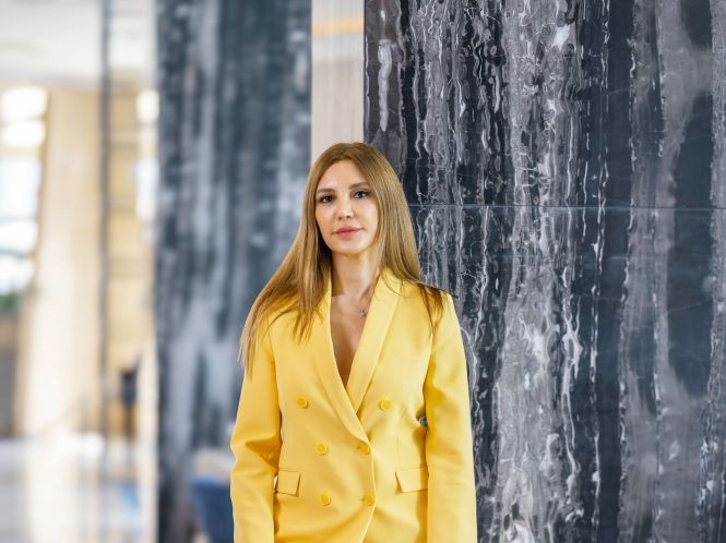 Zamansız Bir Duruşun Perde Arkası