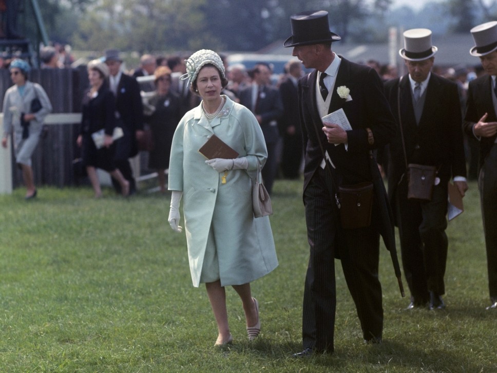 Kraliçe II. Elizabeth’in Moda Mirası 100. Yaşına Özel Bir Sergiyle Kutlanacak