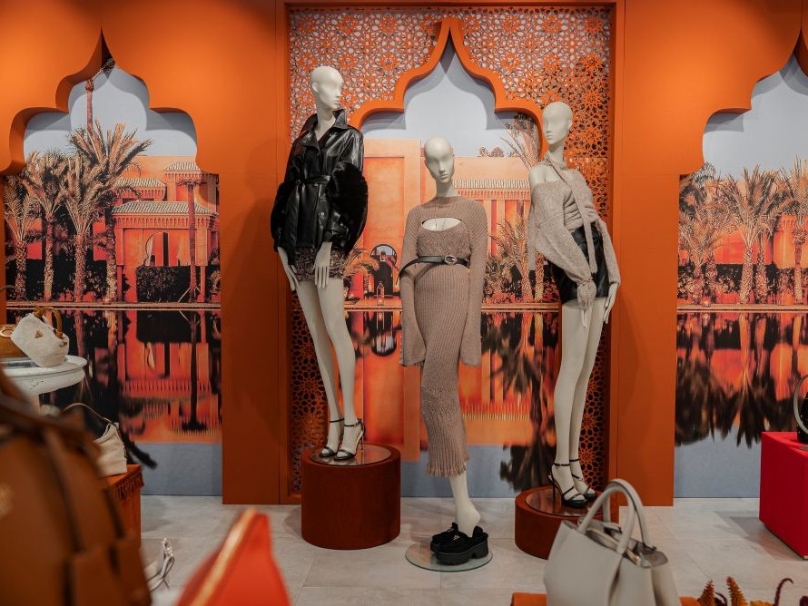 Marakeş’ten İlham Alan Güçlü Bir Kış Silüeti