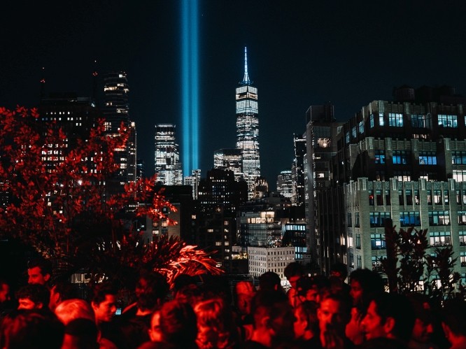 Mert Alaş, Markası Seventy One İmzasını Taşıyan İkonik Partileriyle Moda Haftalarının En Çok Konuşulan Buluşmalarına İmza Attı