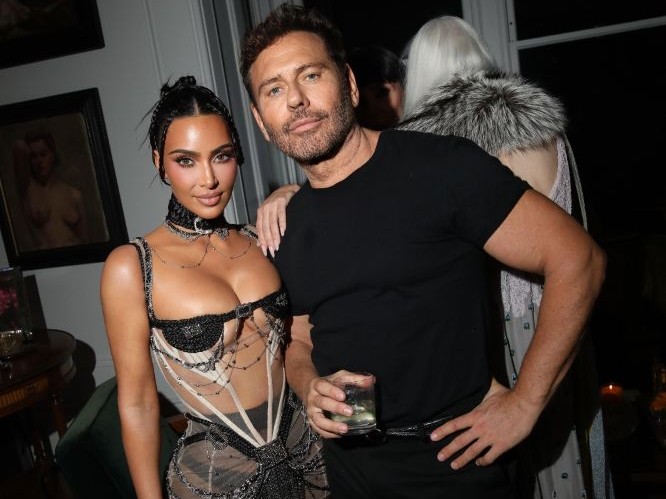 Mert Alaş’tan Kardashian’a Özel Kutlama