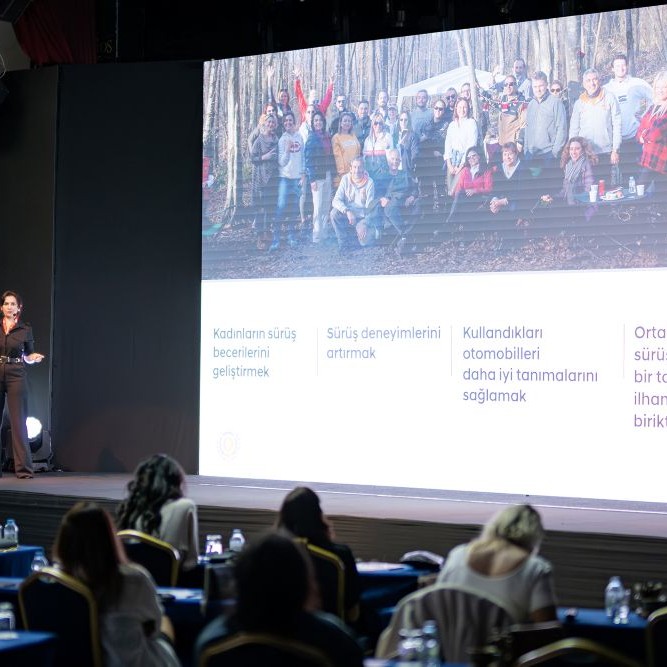 Kadın Sürücüler Direksiyona Daha Güvenle Geçiyor