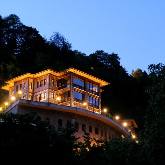 Hakoni House: Köklere Dönüşten Doğan Bir Misafirlik Hikayesi