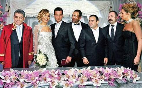 Demet Akalın yalıda nikâhlandı!