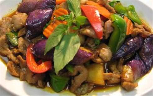 Fırında patlıcanlı tavuk: