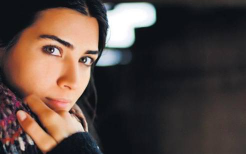 Tuba’nın fanları Beren’i yerden yere vurdu!