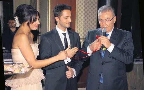 Nişan hediyesi bir kamyon gül!