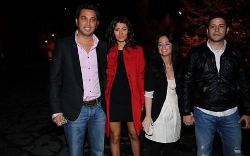 Artık el ele poz veriyorlar...