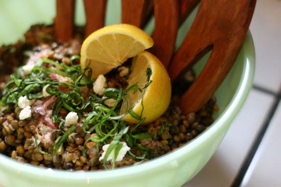 Tavuklu yeşil mercimek salatası