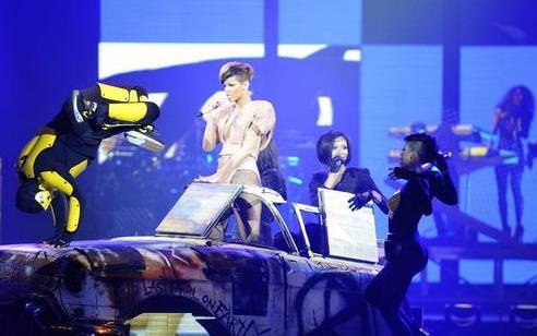 Rihanna İstanbulluları fethetti