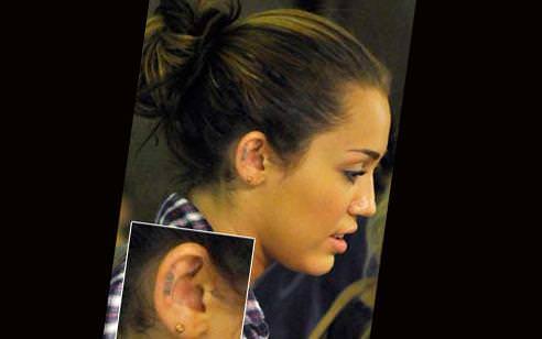 Miley Cyrus'un ilginç dövmesi!