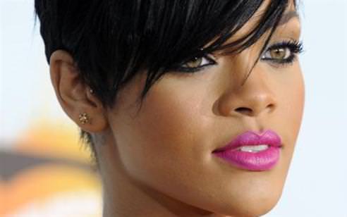 Yeni saçı için alnını yaktı