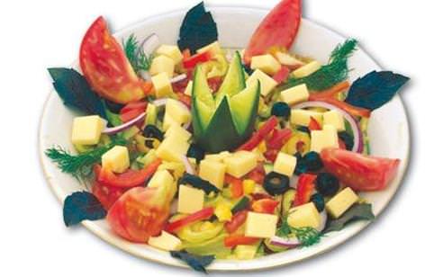 Fevziye’nin Akdeniz salatası tarifi.