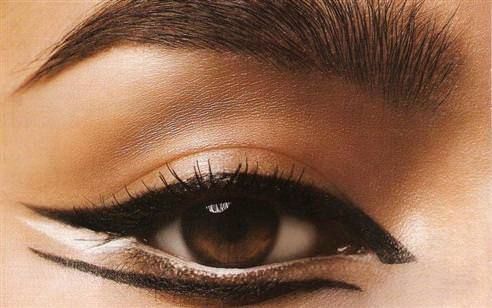 Eyeliner sürme sanatı