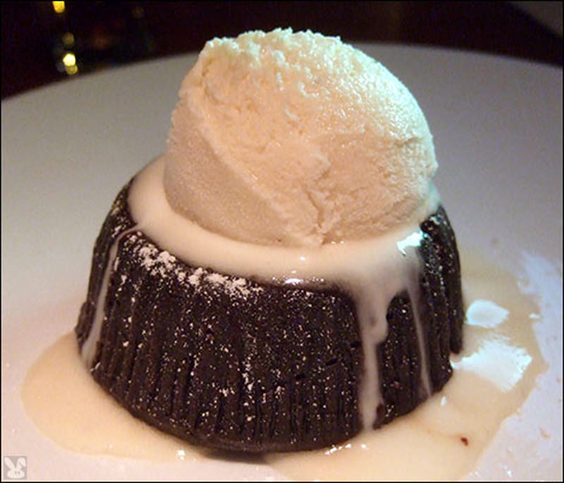 Sıcak çikolatalı top kek