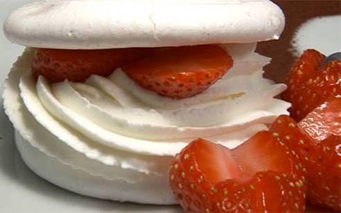 Fe'nin kaymaklı beze tarifi