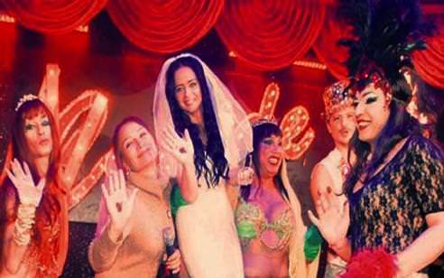 Merve'nin türküsü annesini ağlattı