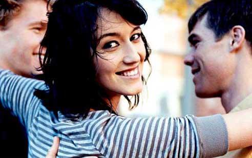 İki erkek arasında kalmak...