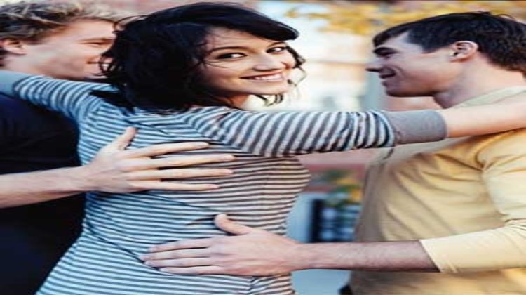 İki erkek arasında kalmak...