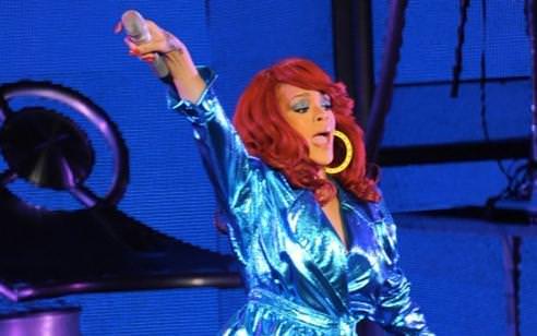 Metalik mavi Rihanna...