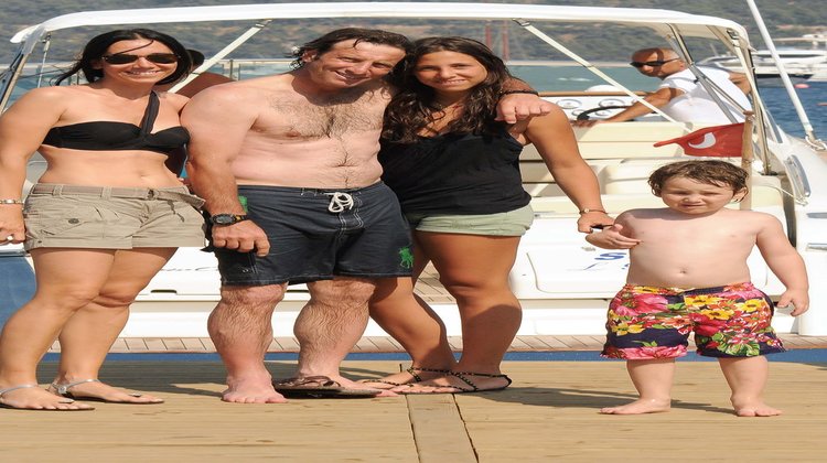 Çilingiroğlu ailesi tam kadro tatilde