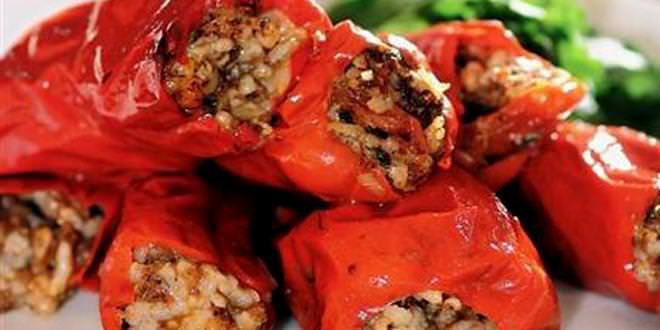 Etli kırmızı biber dolması