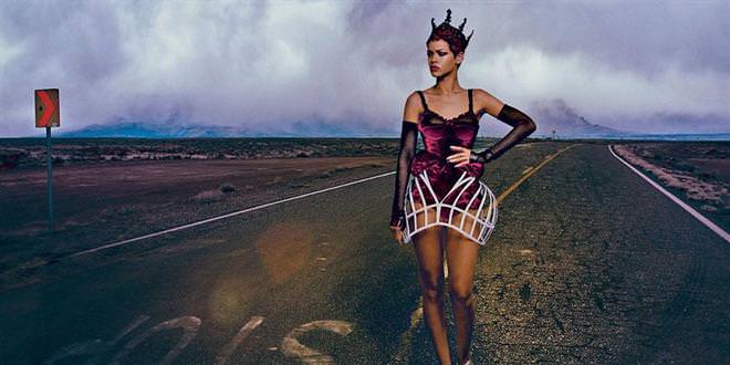 Rihanna hala dayakçı sevgilisini savunuyor...