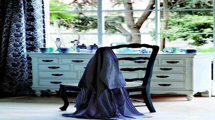 Yaza mavi yakışır