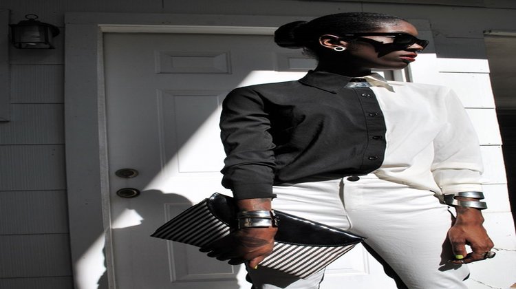 Beyaz pantolon kombinleri