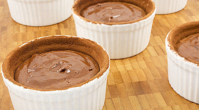 Portakal aromalı çikolatalı fondü