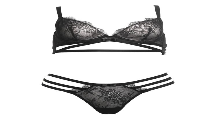 Victoria's Secret'tan yepyeni "Very Sexy Strappy Back" koleksiyonu