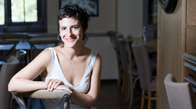 Üç kuşak kadının hikayesi: Gözlerini Kaçırma