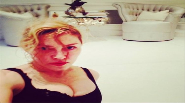 Selfie çılgınlığı Madonna'yı vurdu!