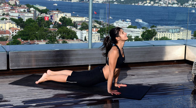 Boğaz manzarasına karşı yoga!