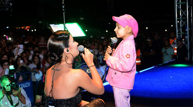 İrem Derici'den muhteşem konser