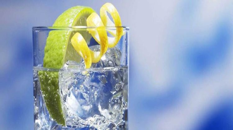 Sabah limonlu su içmeniz için 4 neden