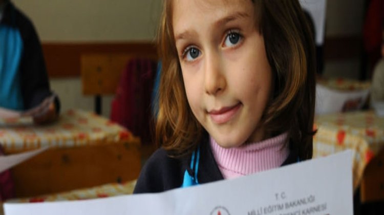 Çocuklarınızın karnelerini sosyal medyada paylaşmayın