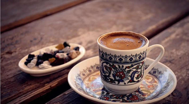 Kadınlar Türk kahvesi, erkekler bitki çayı içiyor