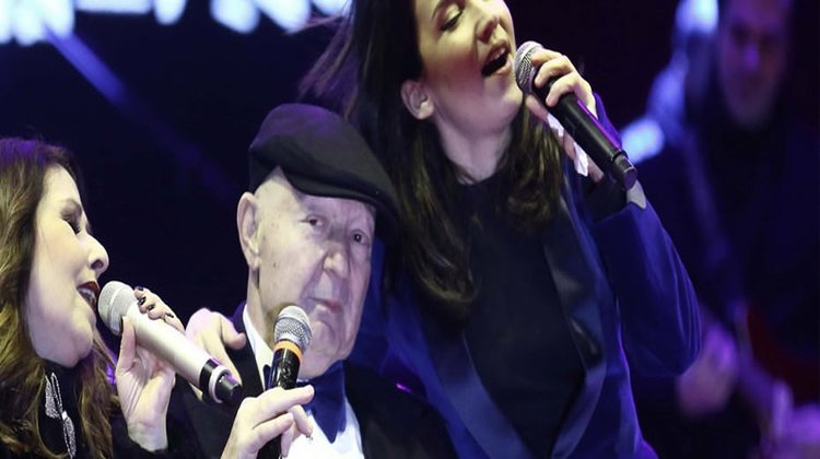 Kayahan'ın ölümü ünlüleri yasa boğdu