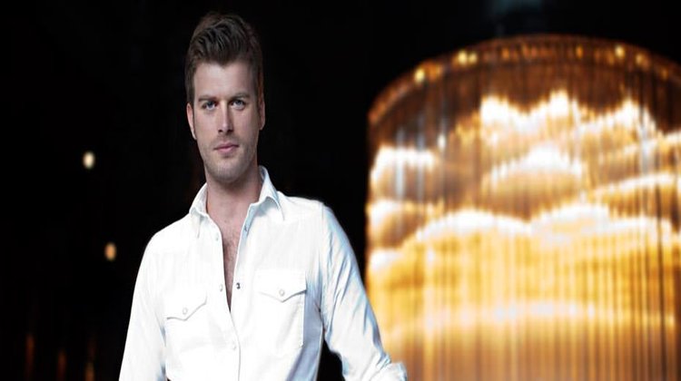 Kıvanç Tatlıtuğ'dan hayranlarını üzen haber!