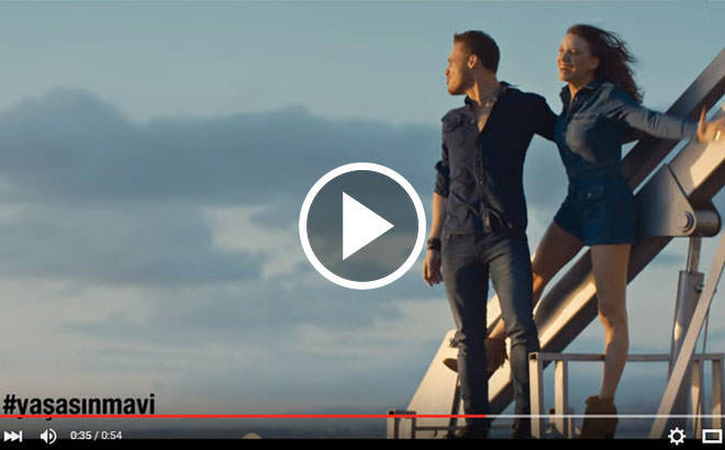 Serenay Sarıkaya ve Kerem Bursin'in yeni reklam filmi