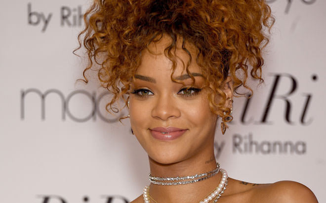 Rihanna yeni makyaj markasıyla geliyor