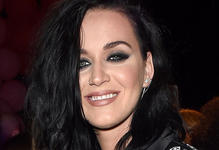 Katy Perry'den 1950’lere dönüş partisi