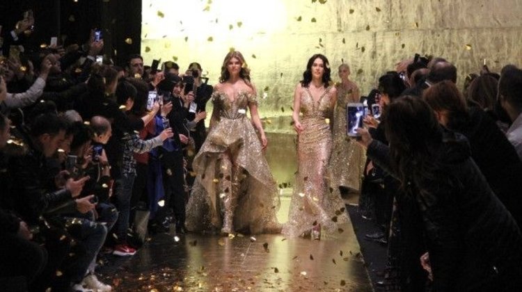 Ayşe Hatun Önal, Victoria's Secret meleği ile podyuma çıktı