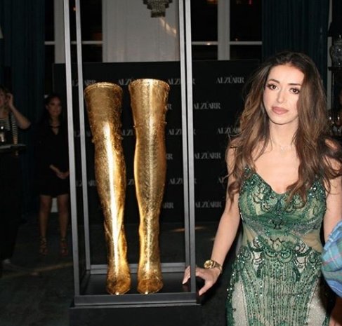 Türk tasarımcıdan altın çizmeler