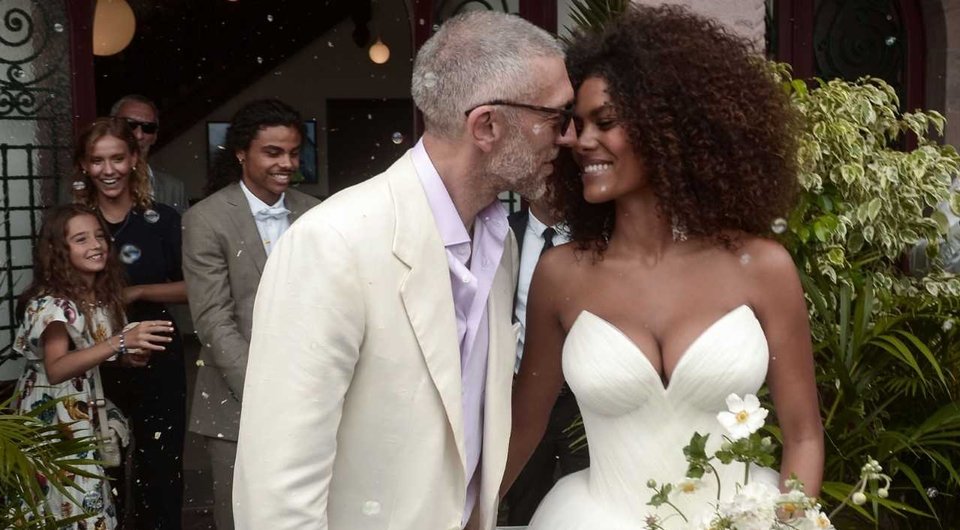 Vincent Cassel ile Tina Kunakey evlendi
