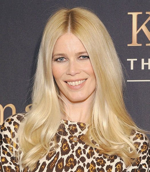 Claudia Schiffer yıllara meydan okuyor