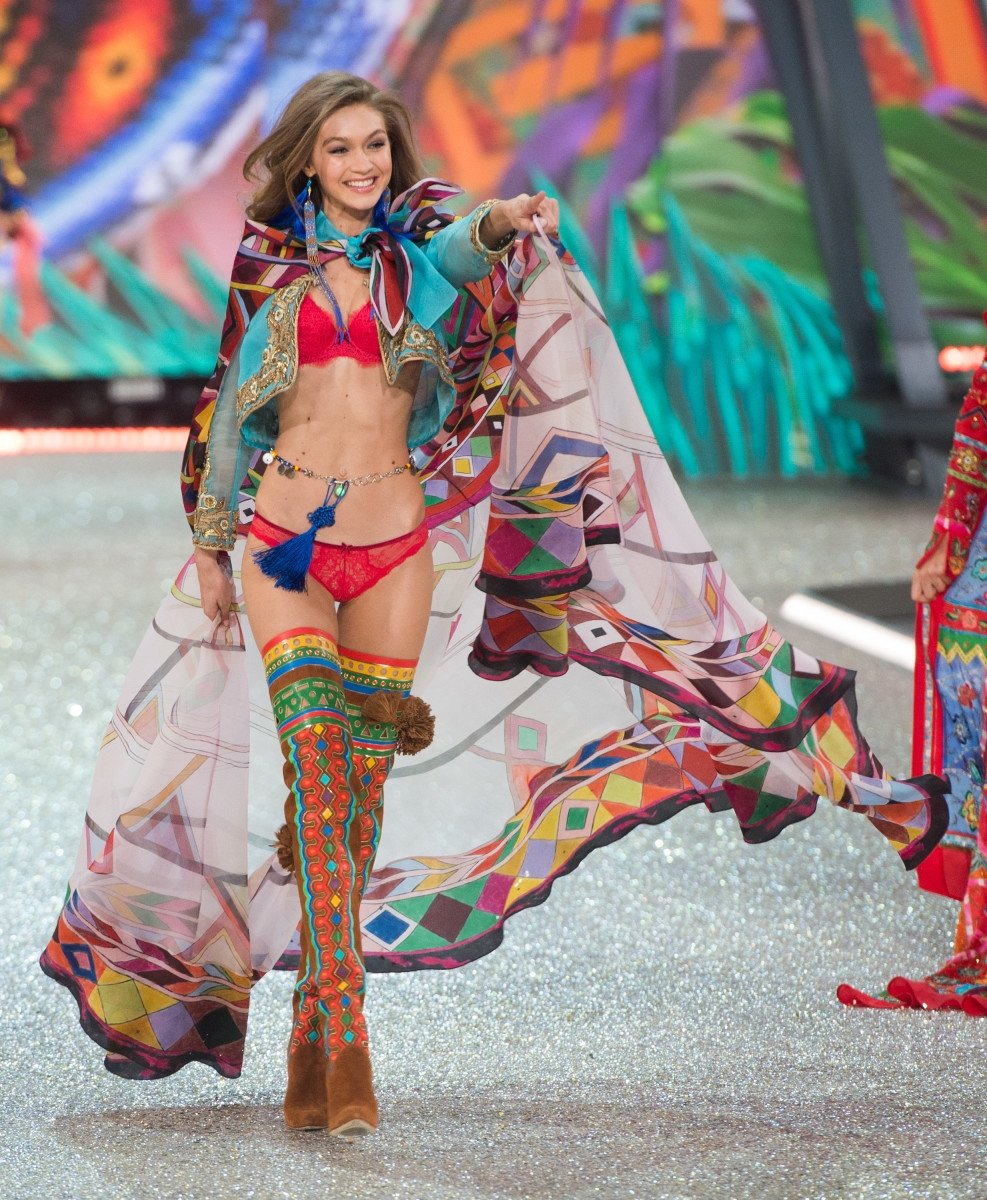 Gigi Hadid ve Kendall Jenner tekrar Victoria's Secret'ta!