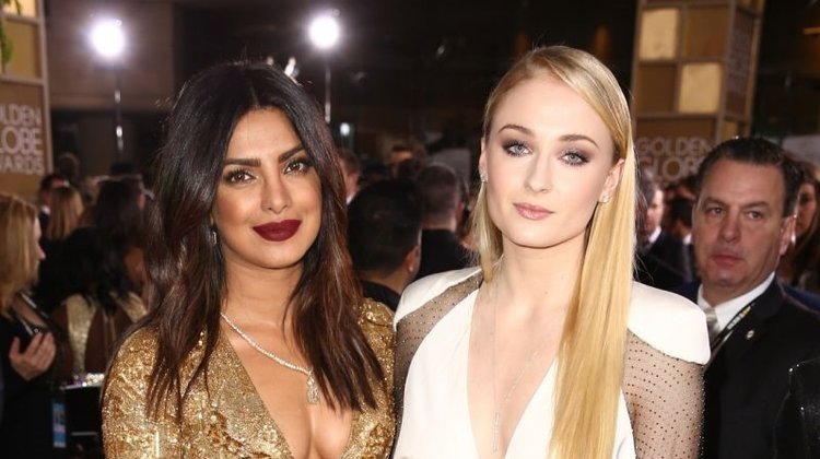 Priyanka Chopra ve Sophie Turner kendilerine "J Kardeşler" demeye başladı