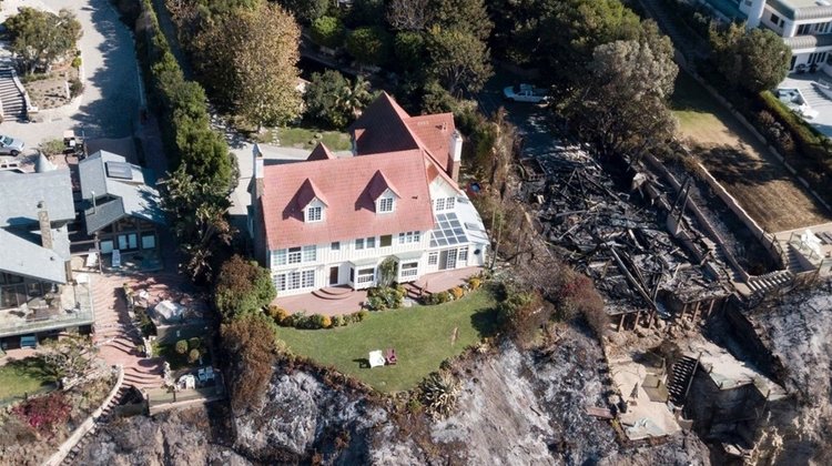 Kaliforniya'daki yangında evleri etkilenmeyen ünlüler